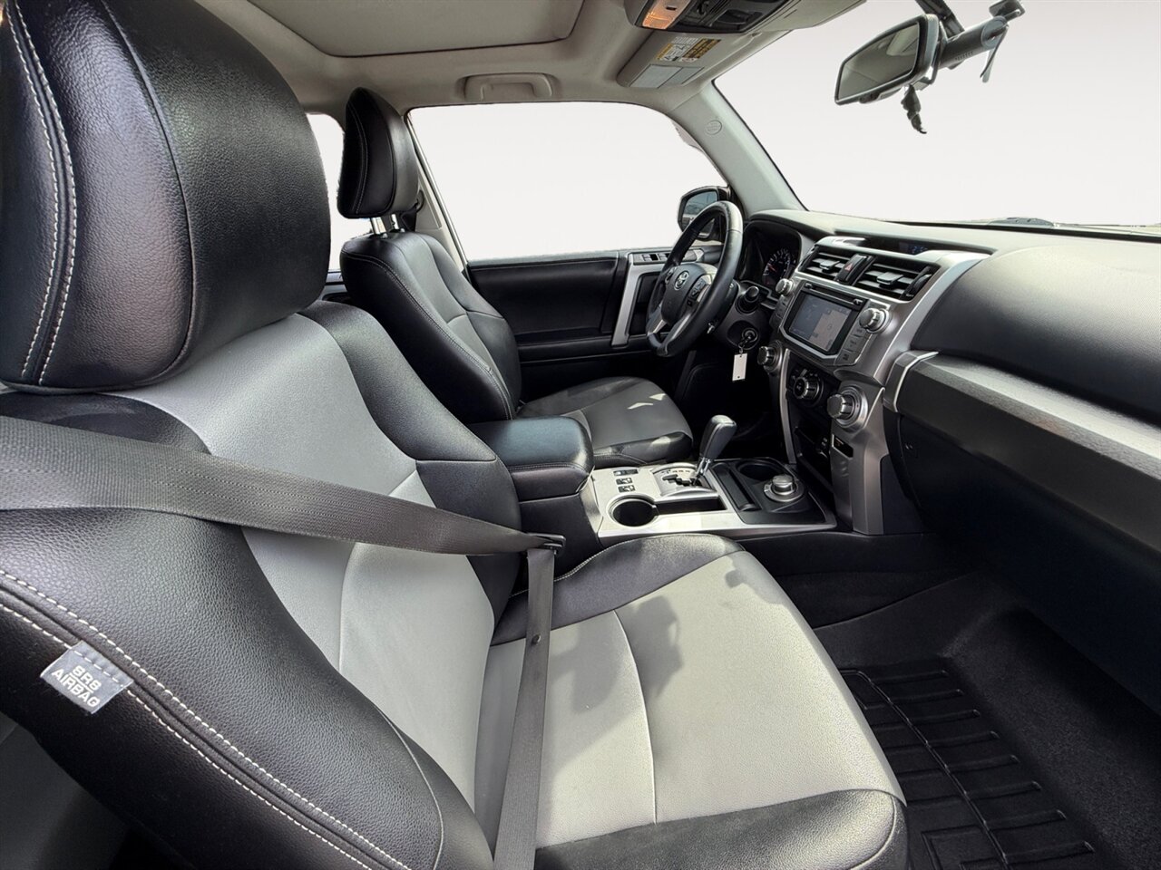 2016 Toyota 4Runner SR5 Premium in White — thumbnail 16 of 27