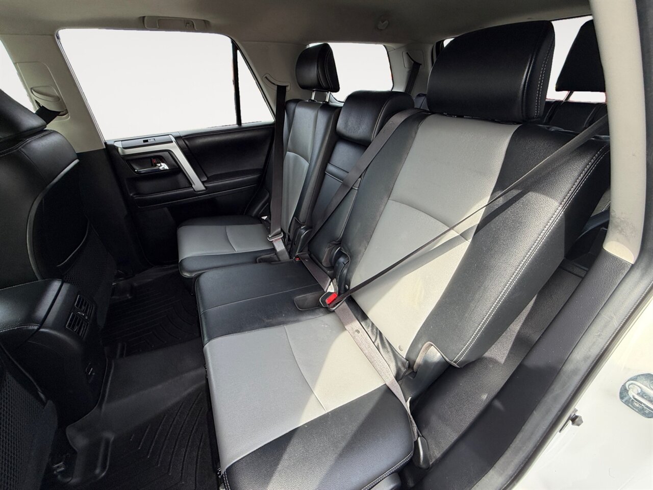 2016 Toyota 4Runner SR5 Premium in White — thumbnail 14 of 27