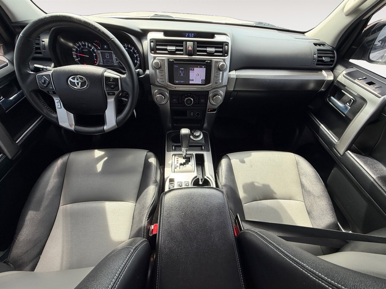 2016 Toyota 4Runner SR5 Premium in White — thumbnail 11 of 27