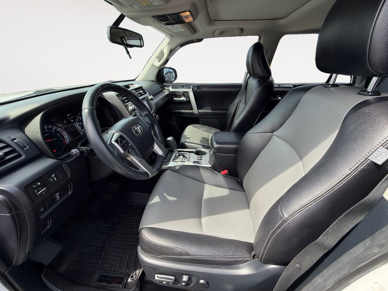 2016 Toyota 4Runner SR5 Premium in White — thumbnail 10 of 27
