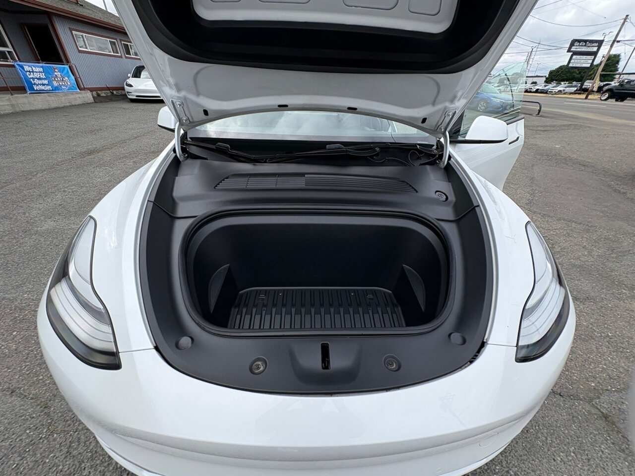 2020 Tesla Model Y Long Range in White — thumbnail 20 of 26