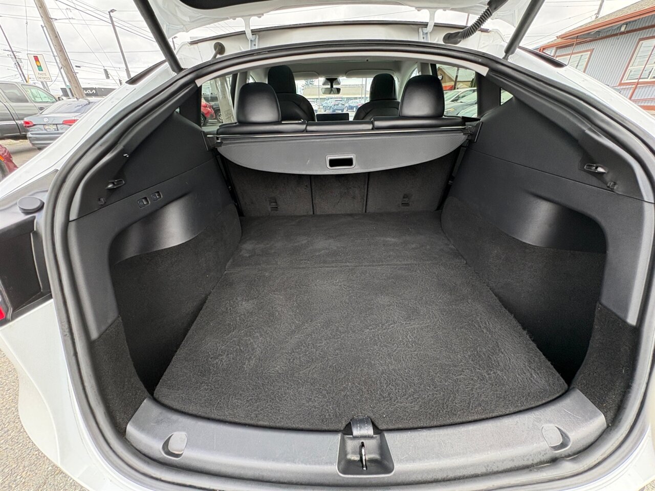 2020 Tesla Model Y Long Range in White — thumbnail 18 of 26