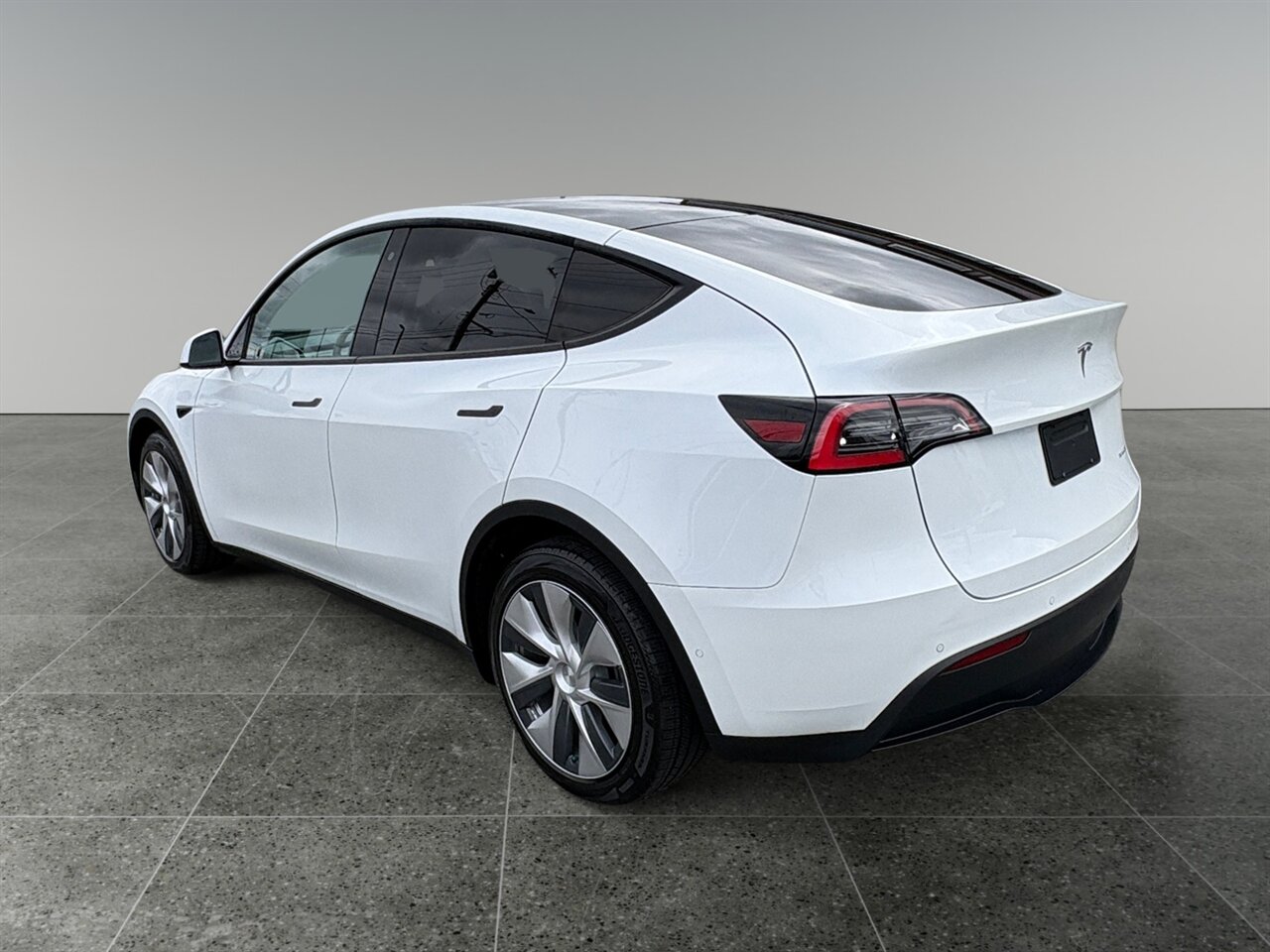 2020 Tesla Model Y Long Range in White — photo 3 of 26