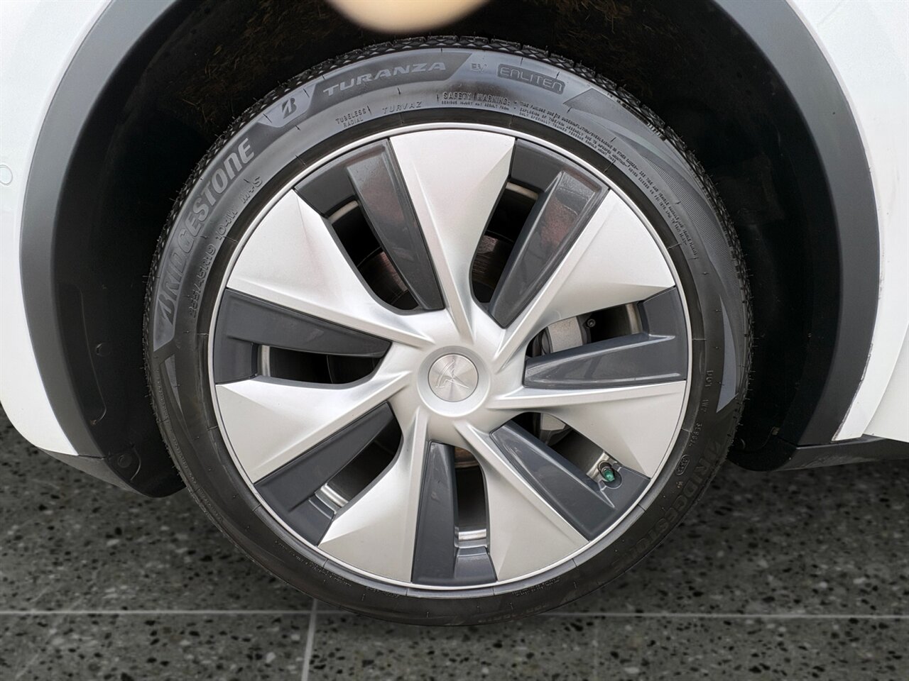 2020 Tesla Model Y Long Range in White — thumbnail 15 of 26