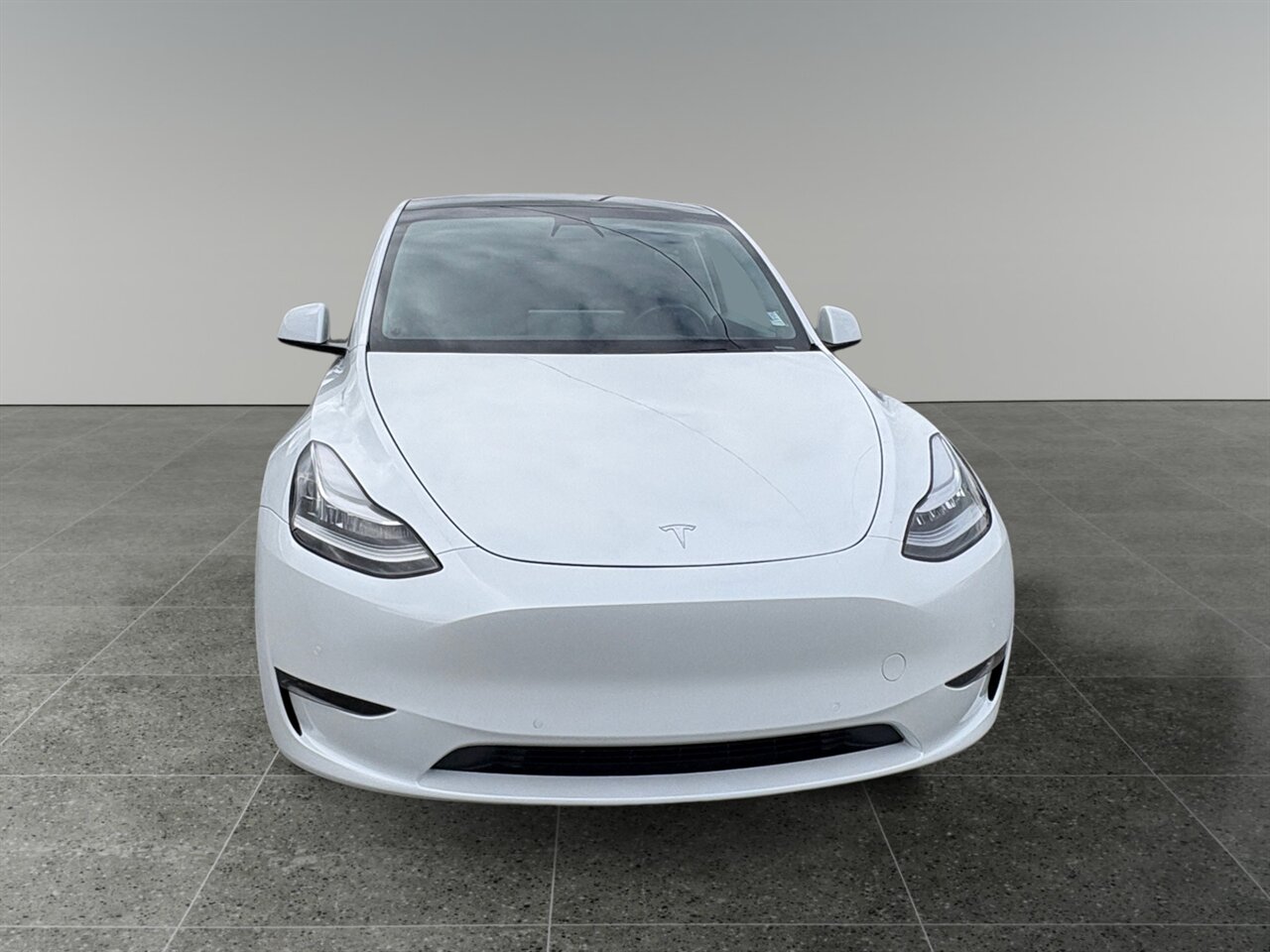 2020 Tesla Model Y Long Range in White — thumbnail 9 of 26