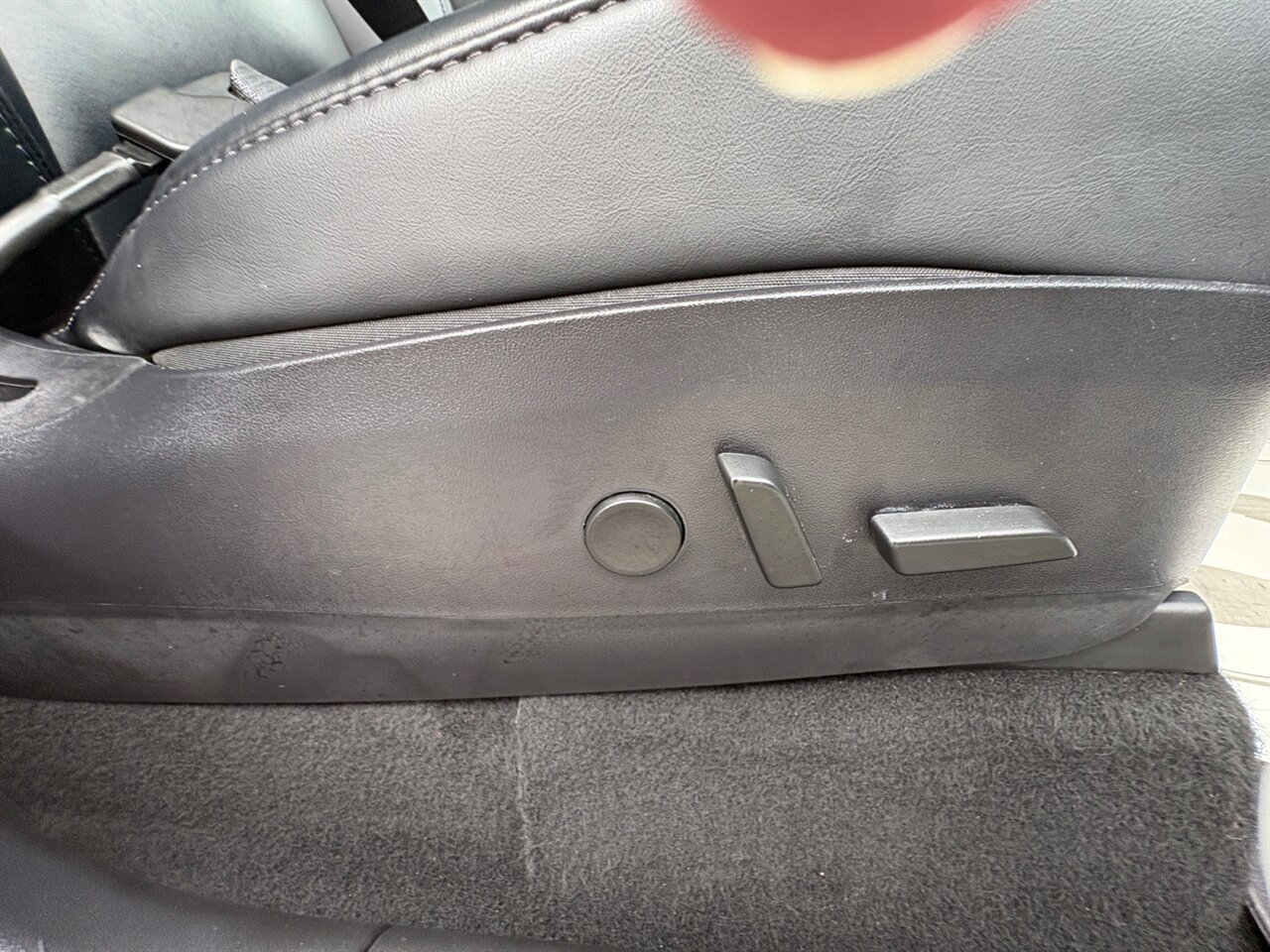 2020 Tesla Model Y Long Range in White — thumbnail 17 of 26
