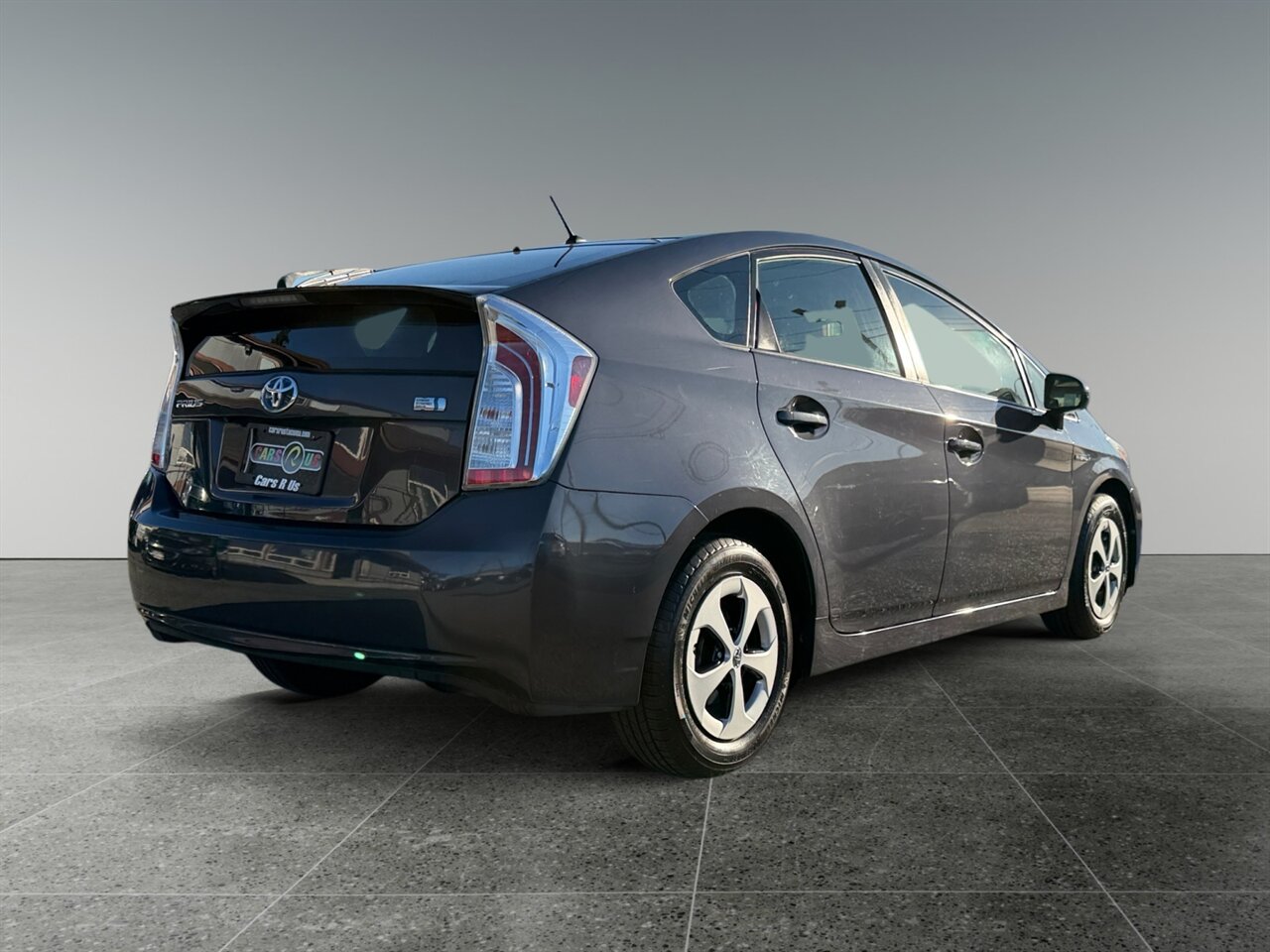 2015 Toyota Prius Two Hybrid in Gray — thumbnail 6 of 23