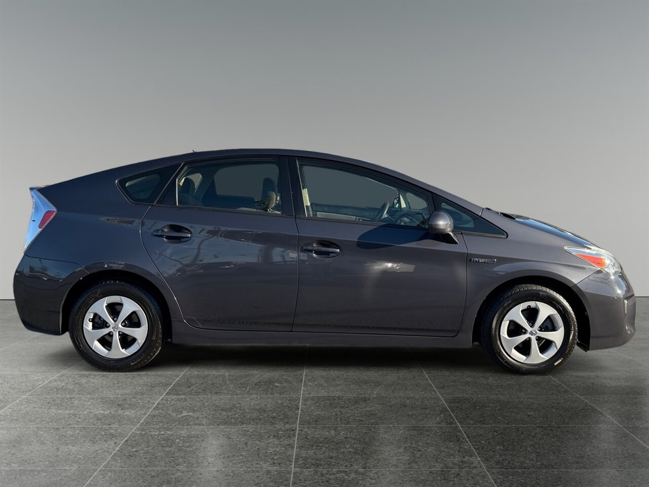 2015 Toyota Prius Two Hybrid in Gray — thumbnail 7 of 23