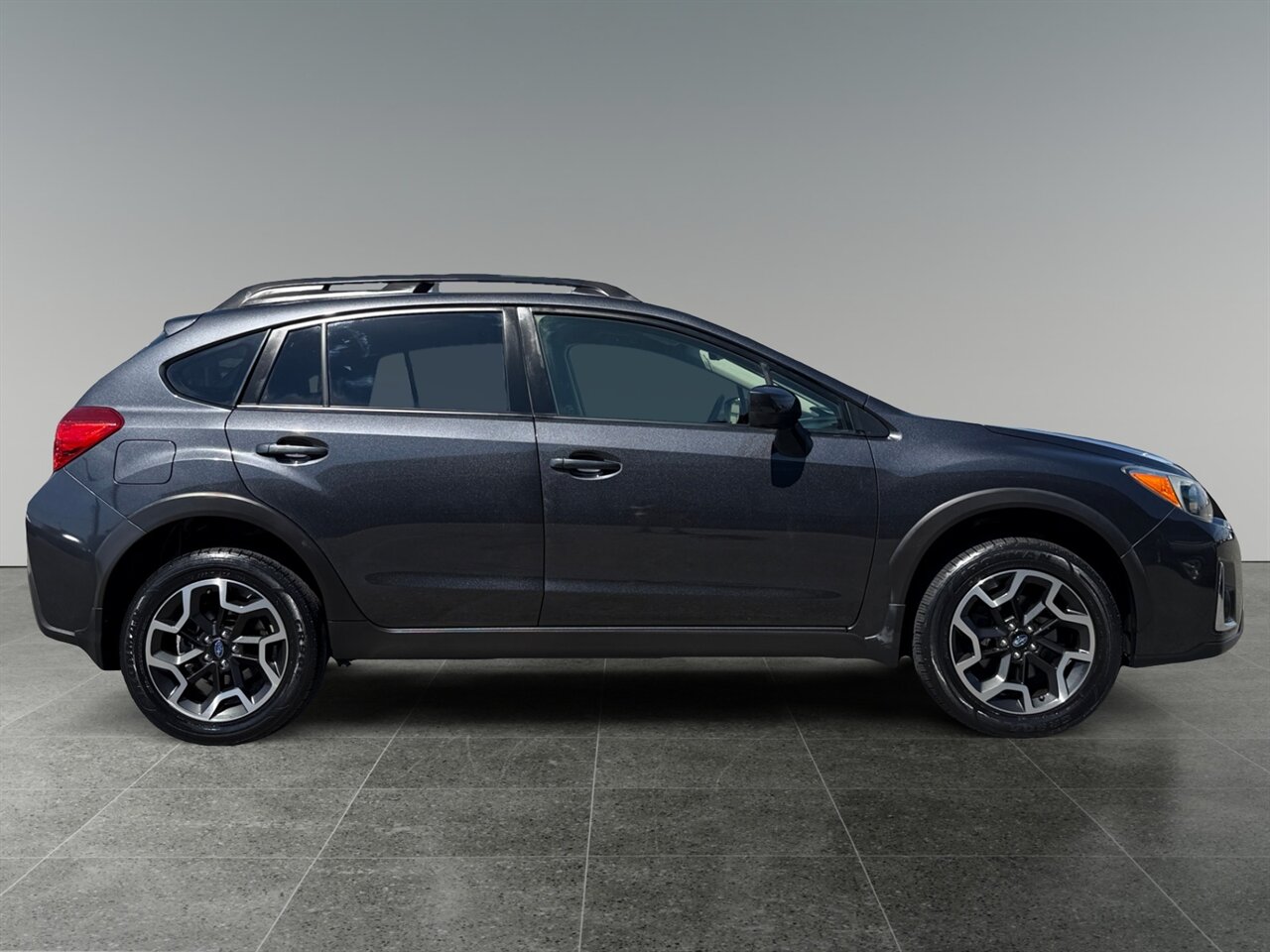 2017 Subaru Crosstrek Premium in Gray — thumbnail 7 of 24