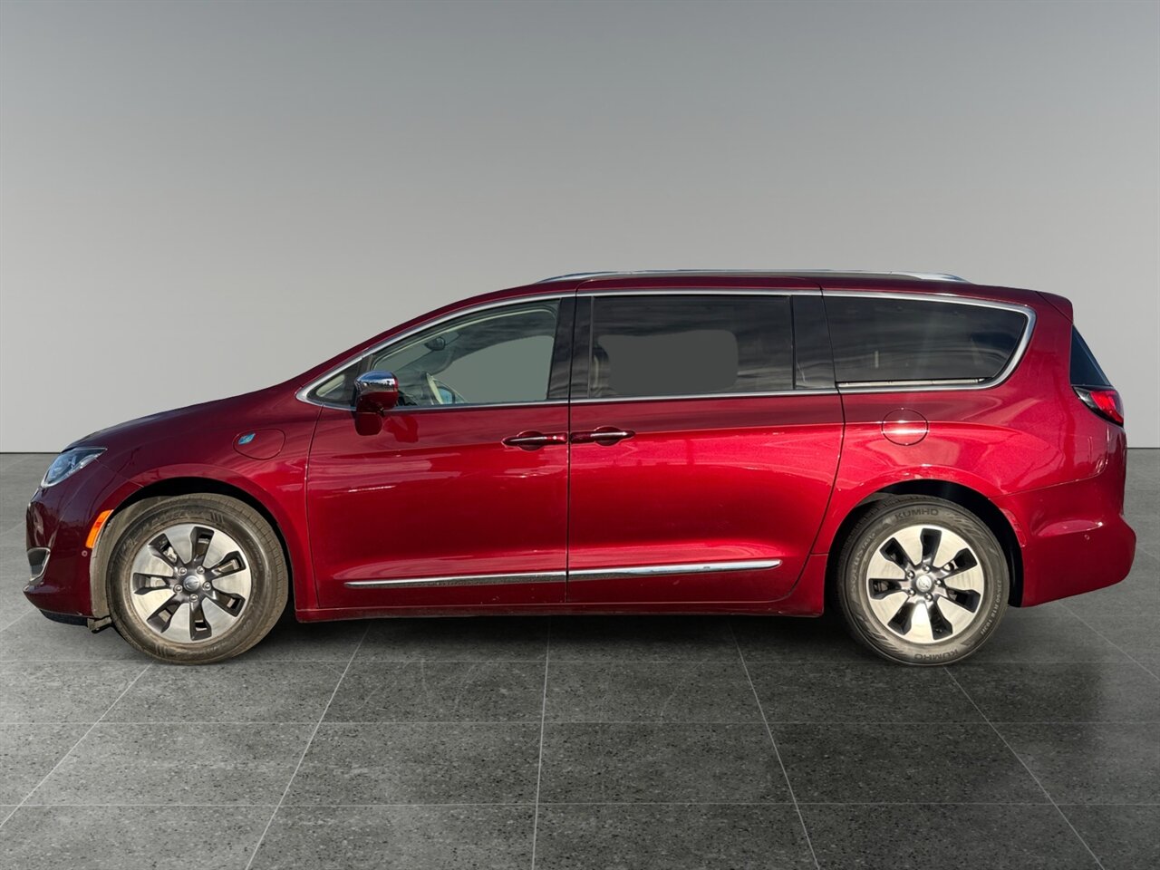 2018 Chrysler Pacifica Hybrid Limited in Red — photo 2 of 23