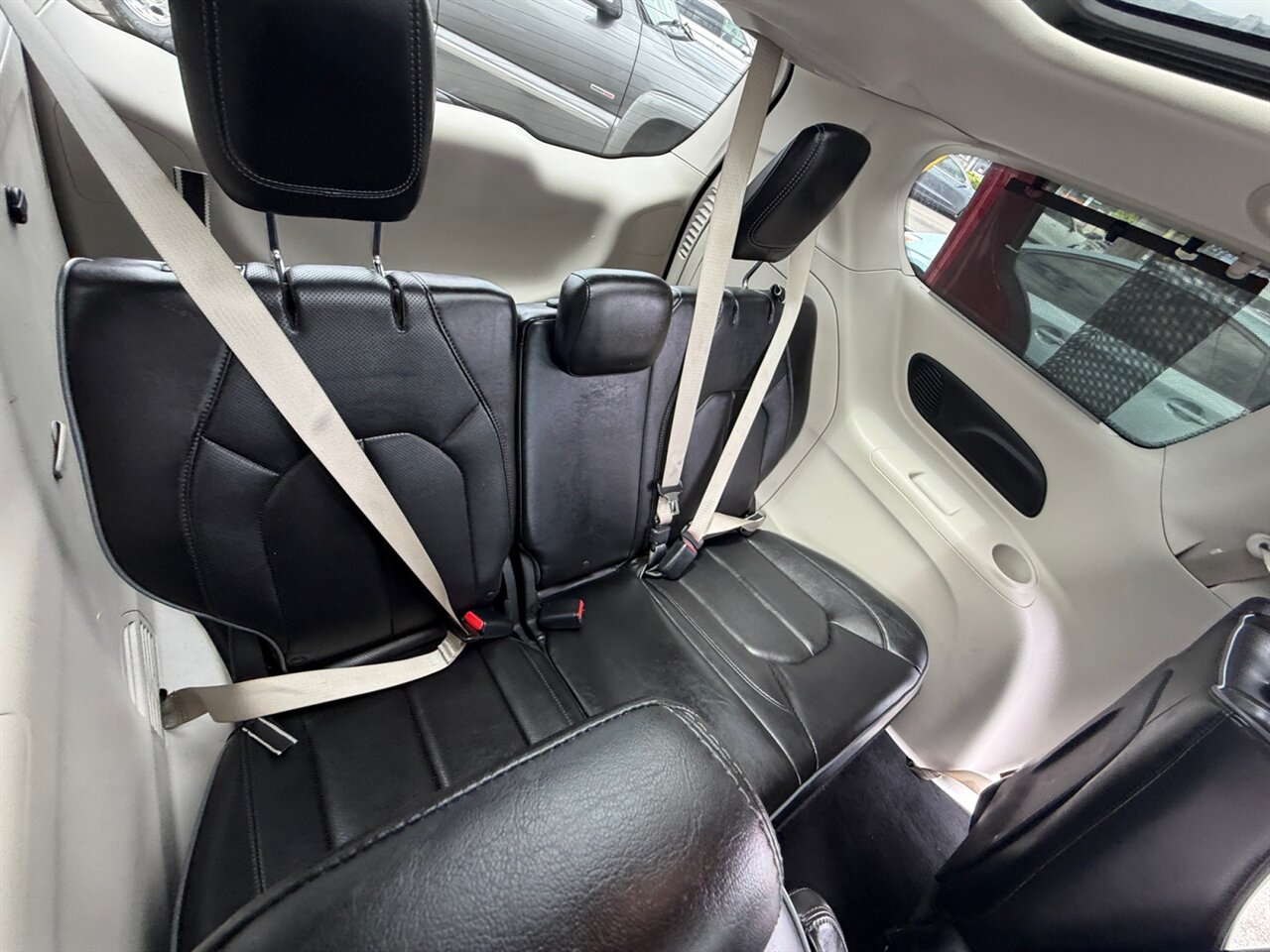 2018 Chrysler Pacifica Hybrid Limited in Red — thumbnail 18 of 23