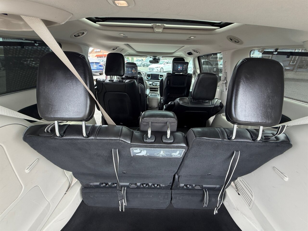 2018 Chrysler Pacifica Hybrid Limited in Red — thumbnail 20 of 23