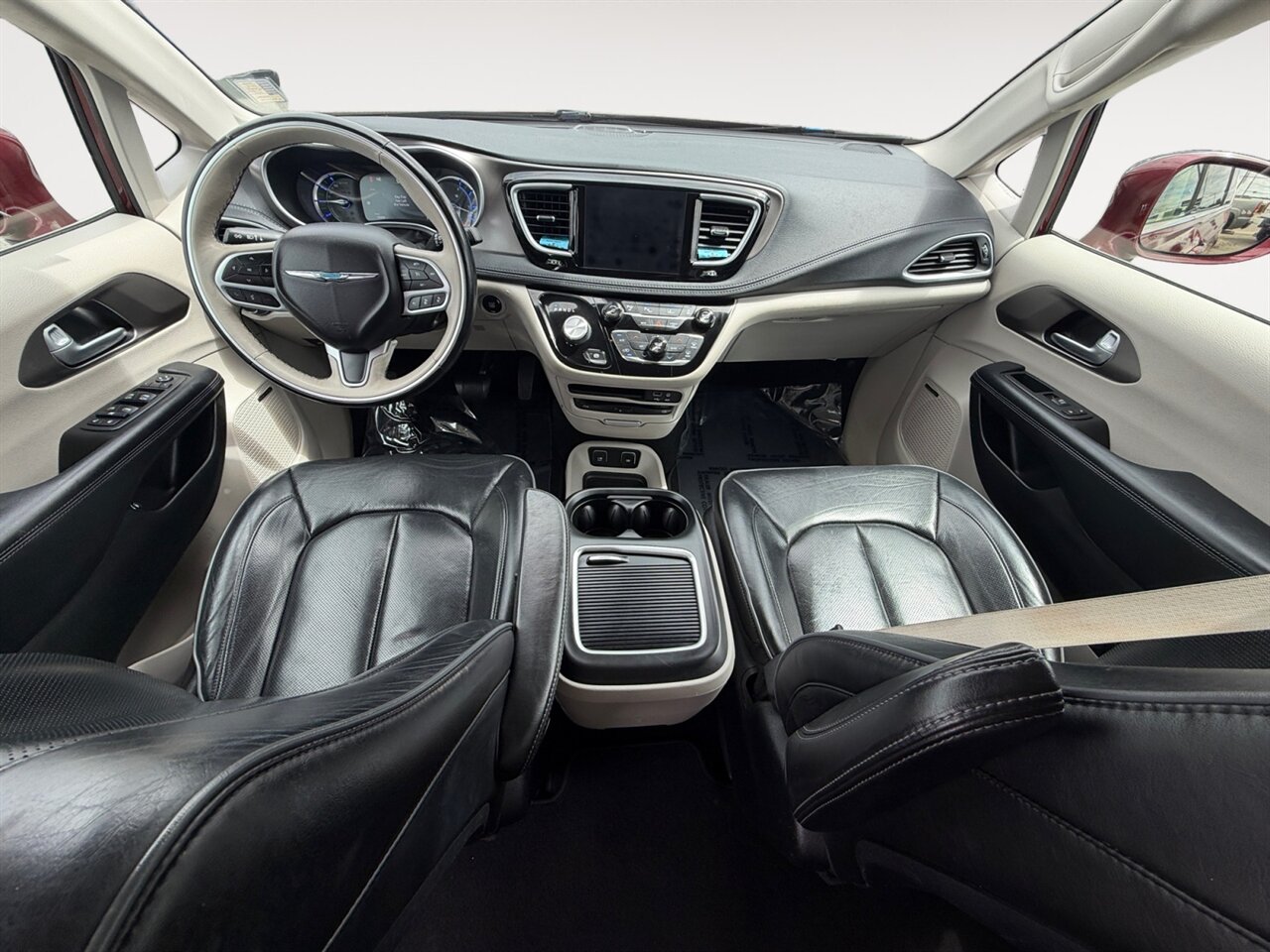 2018 Chrysler Pacifica Hybrid Limited in Red — thumbnail 11 of 23