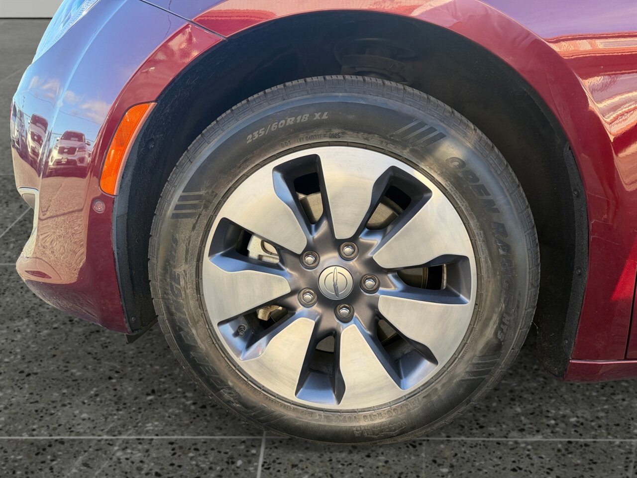 2018 Chrysler Pacifica Hybrid Limited in Red — thumbnail 15 of 23