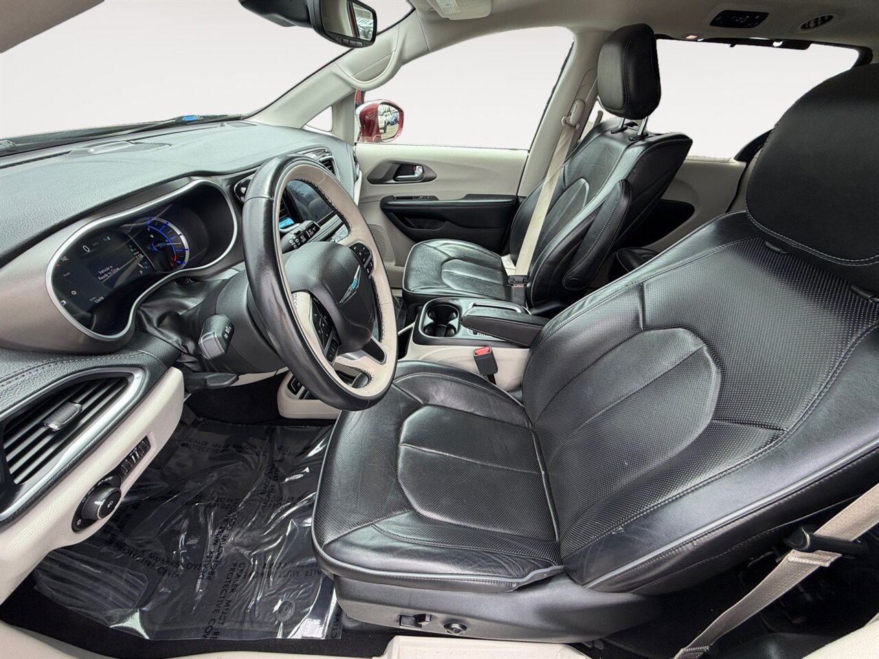 2018 Chrysler Pacifica Hybrid Limited in Red — thumbnail 10 of 23