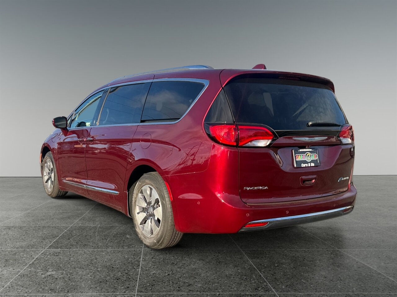 2018 Chrysler Pacifica Hybrid Limited in Red — photo 3 of 23