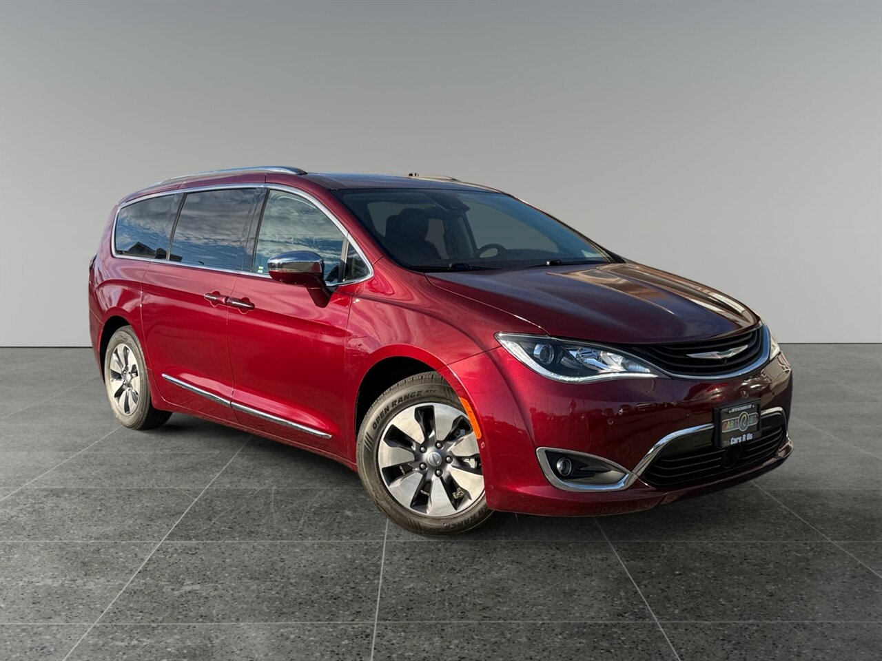 2018 Chrysler Pacifica Hybrid Limited in Red — thumbnail 8 of 23