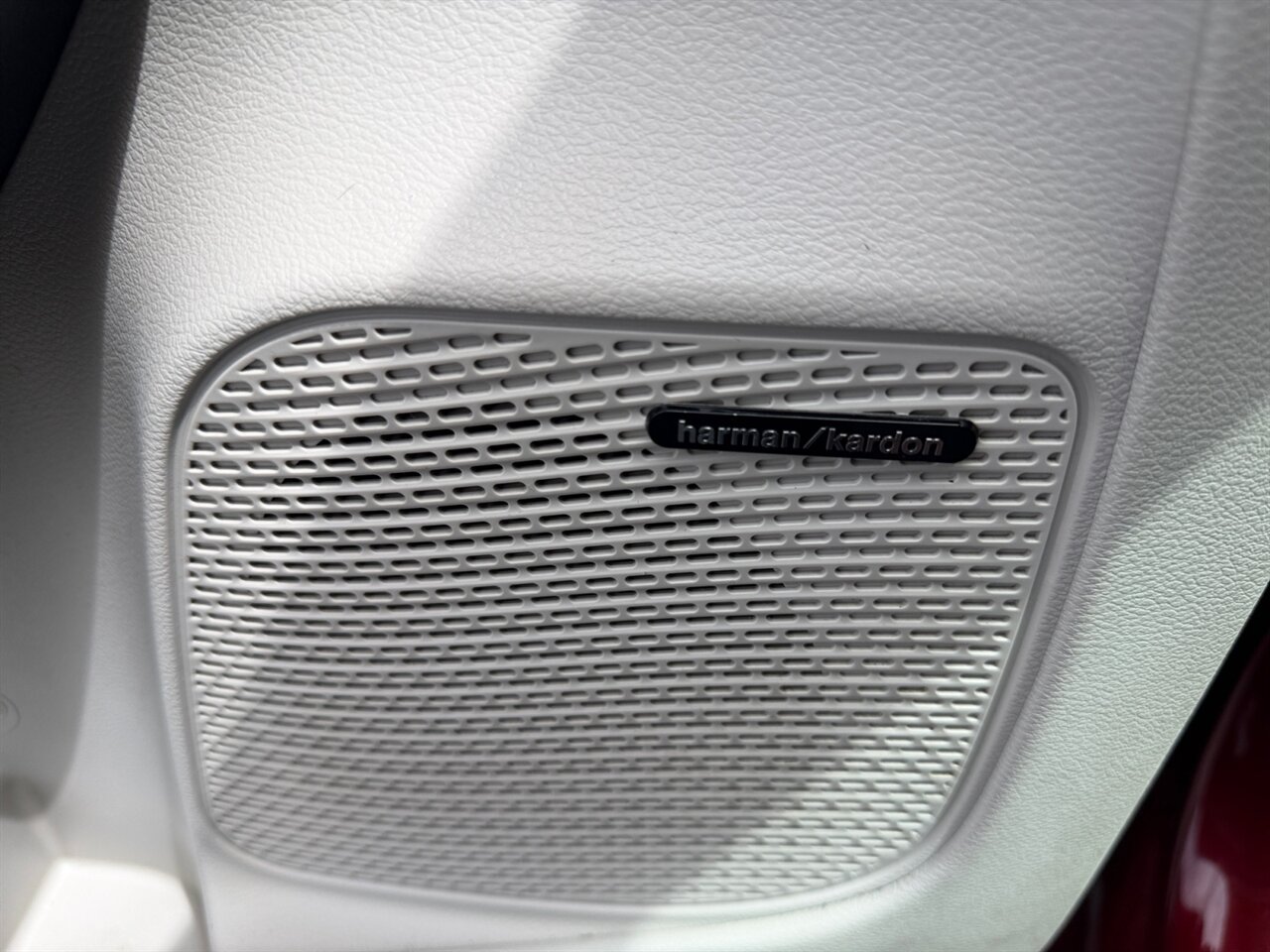 2018 Chrysler Pacifica Hybrid Limited in Red — thumbnail 21 of 23