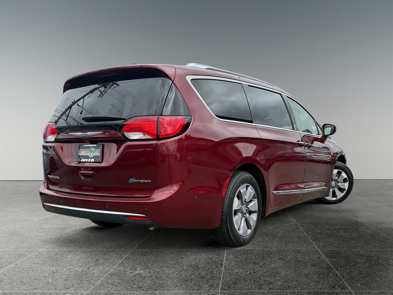 2018 Chrysler Pacifica Hybrid Limited in Red — thumbnail 6 of 23