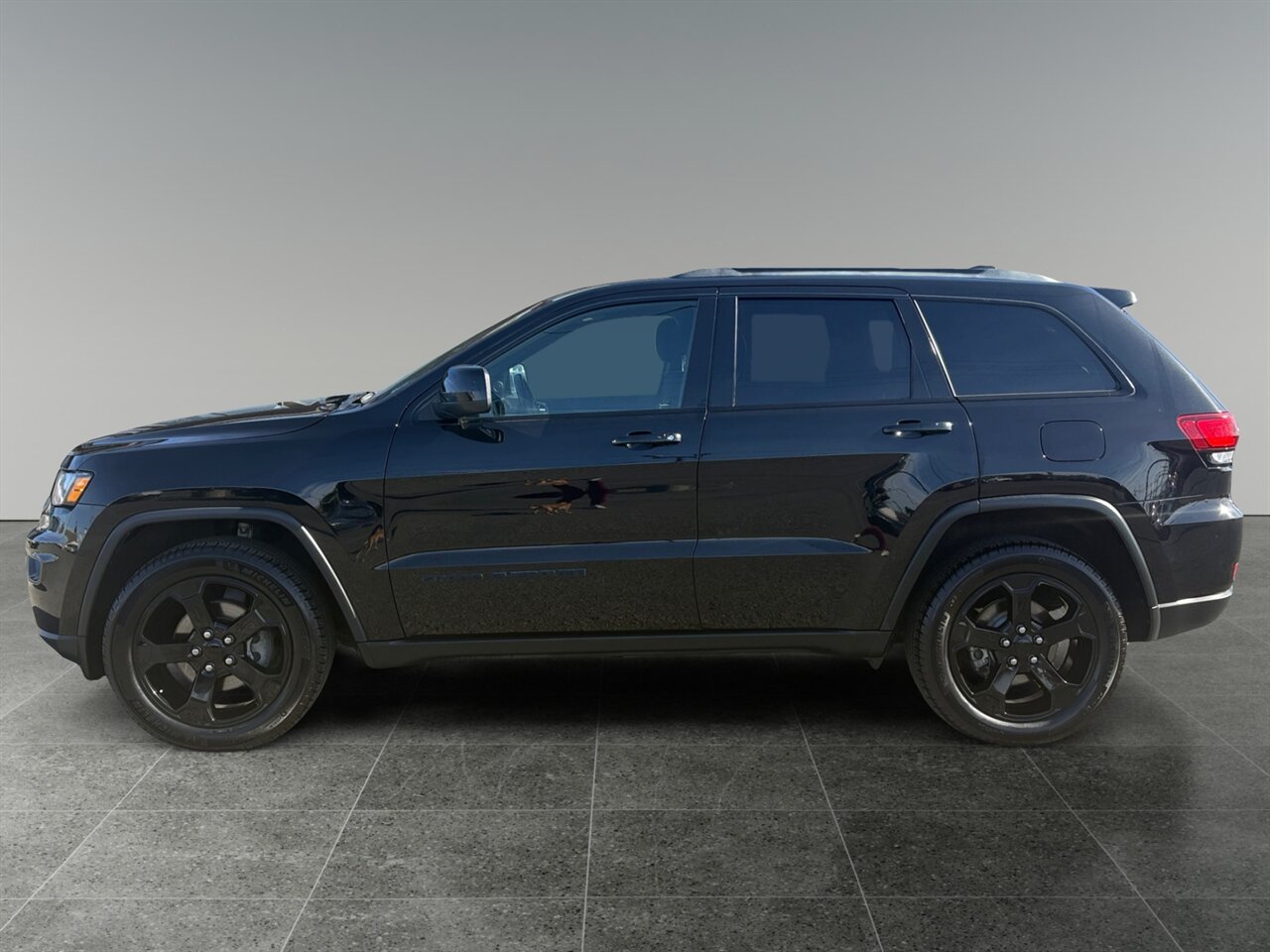 2018 Jeep Grand Cherokee Upland in Black — photo 2 of 27