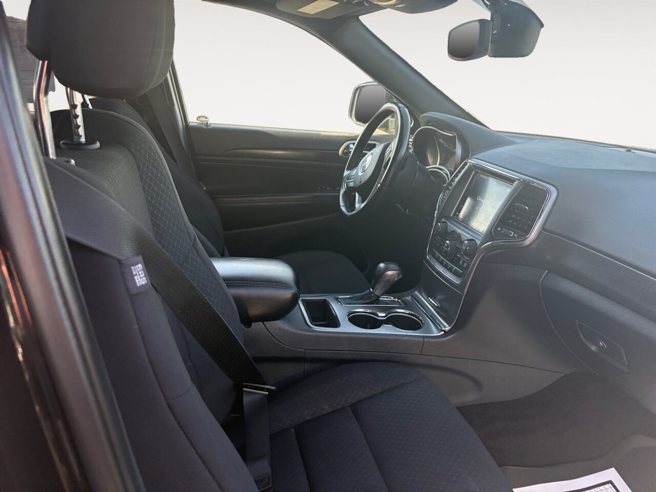 2018 Jeep Grand Cherokee Upland in Black — thumbnail 16 of 27