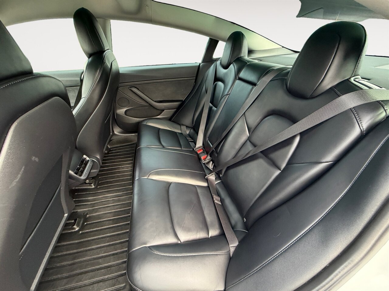 2022 Tesla Model 3 Long Range in White — thumbnail 21 of 21