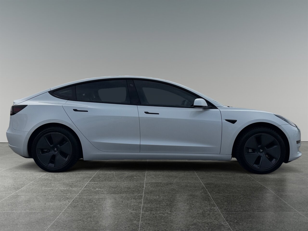 2022 Tesla Model 3 Long Range in White — thumbnail 7 of 21
